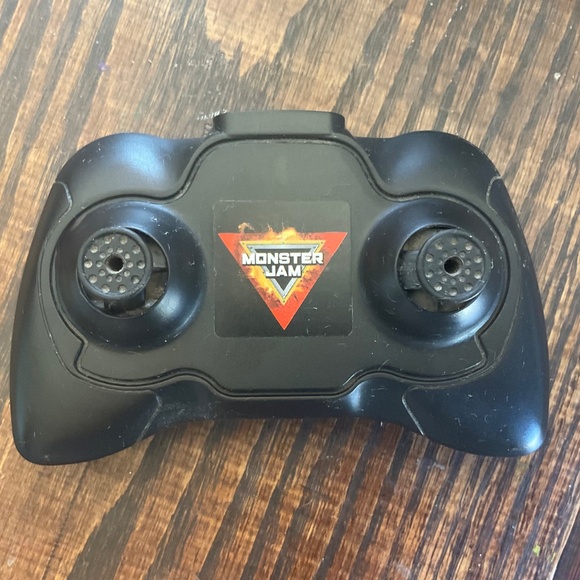 GRAVE DIGGER REMOTE CONTROL TOY TRUCK used - Picture 6 of 9